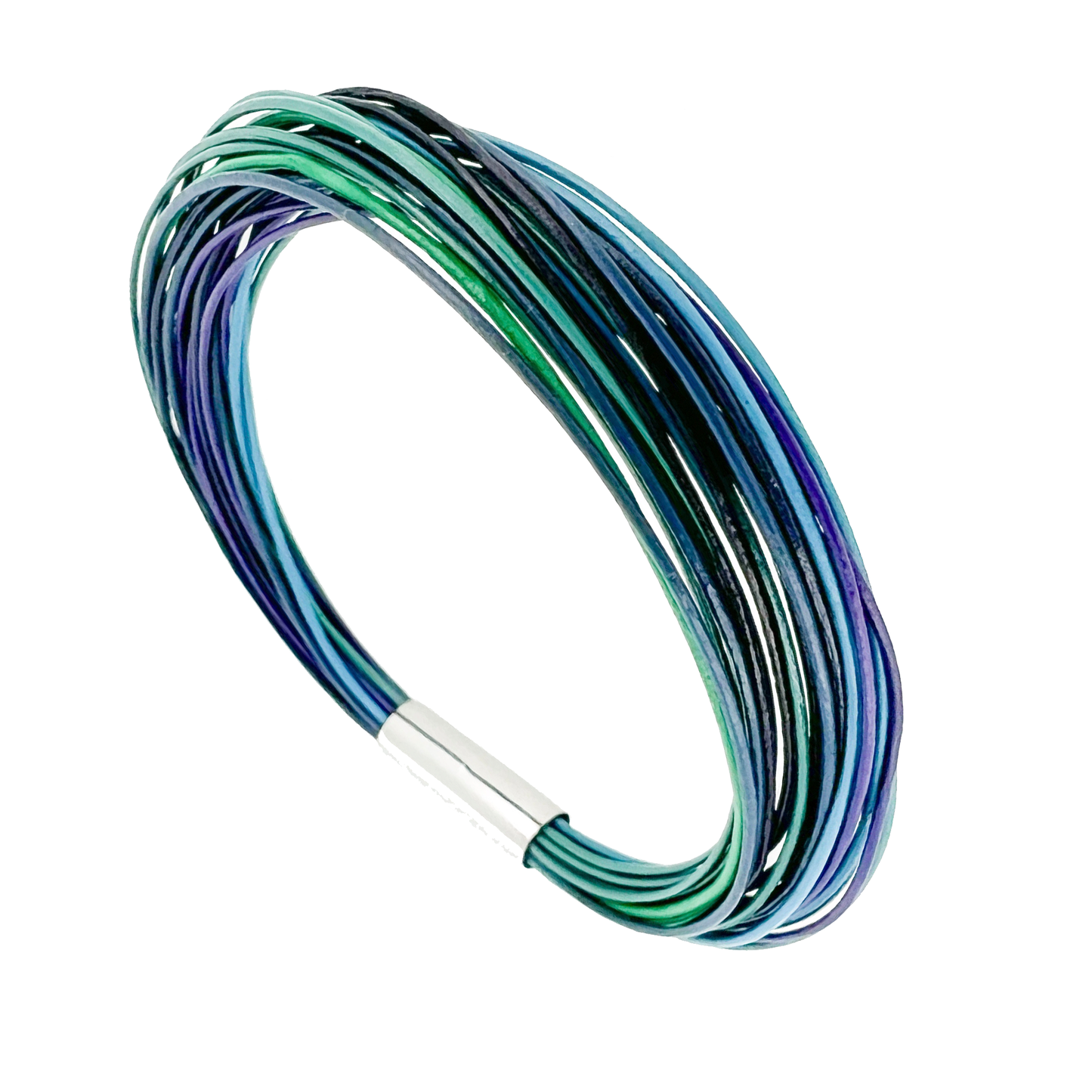 Experience the Northern Lights Bracelet with 25 strands of 0.5mm leather and a stylish 6mm titanium lock. Inspired by the captivating beauty of Iceland's aurora borealis, this masterpiece is expertly crafted by Zeezen.